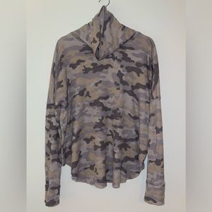 Michael Stars‎ Camo Turtleneck Thermal Top | Size Large